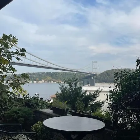 Unique Bosphorus View Of Historical Istanbul. Villa *